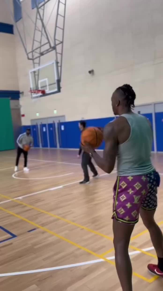 明天要復(fù)出！霍華德ins曬訓(xùn)練視頻：超人就要回歸賽場(chǎng)?。ɑ羧A德的ins賬號(hào)）